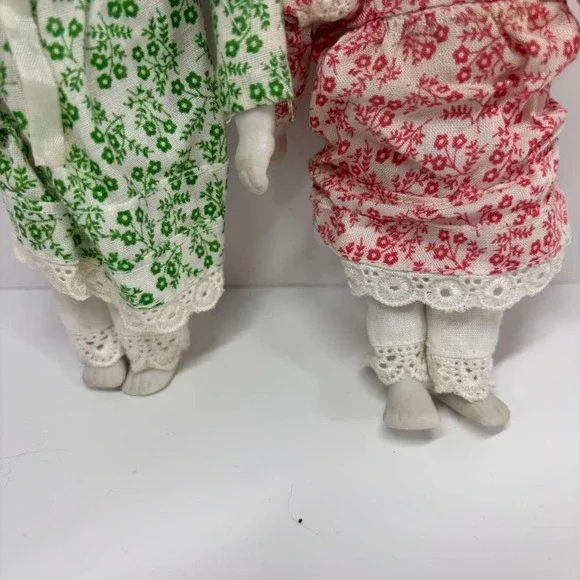 Set Of 3 Miniature Bisque Dolls In Shabby Chic Green Cream Tin Wall Pocket - Picture 5 of 10